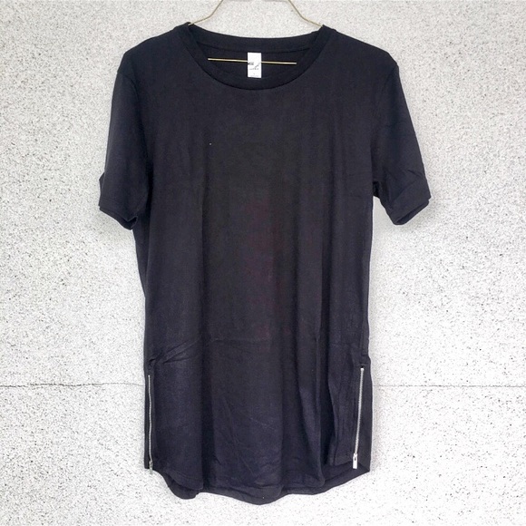 Collin’s Closet Other - NEW - Long Black Zipper Detailing T-Shirt